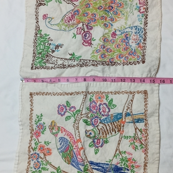 SOLD...Vintage embroidered  linens - Picture 4 of 10
